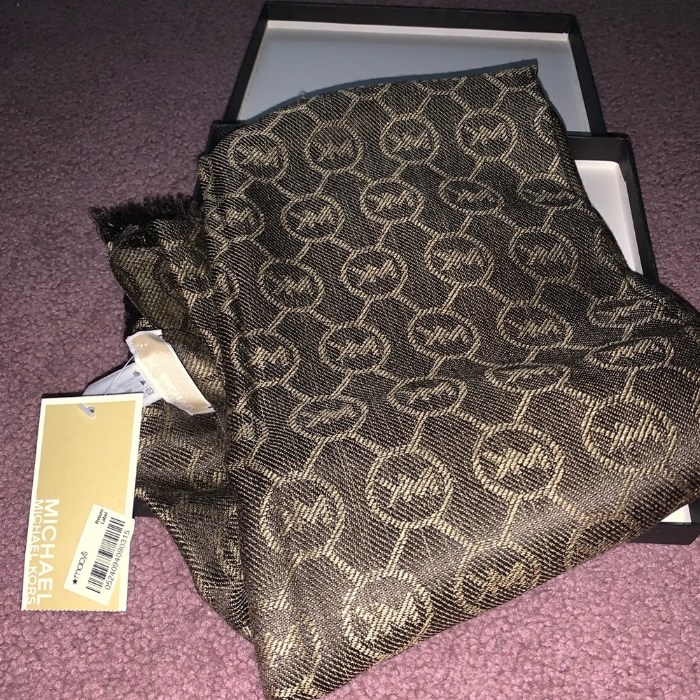 BRAND NEW. Micheal Knors Scarf.